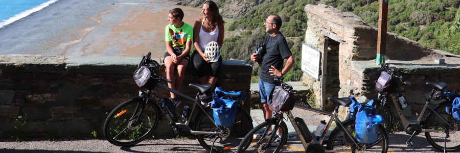 cyclists in Nonza